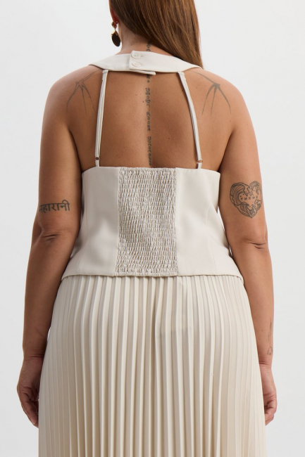 Жилет из поливискозы с воротником халтер – фото – Plus Size 50–64 – Моно-Стиль