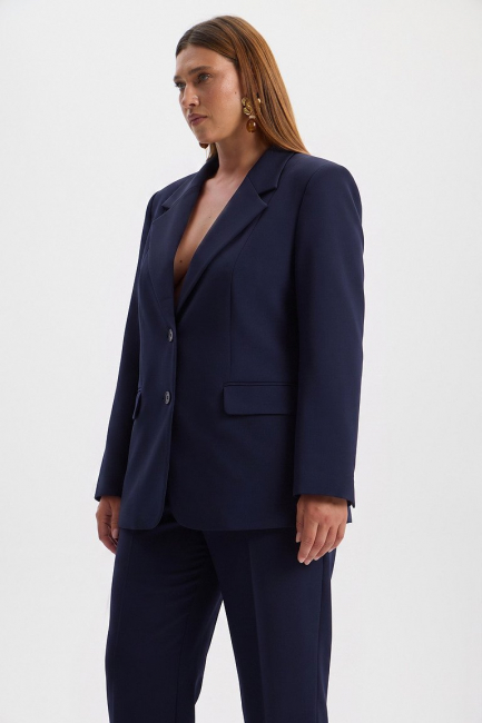 Жакет из темно-синей костюмной ткани – фото – Plus Size 50–64 – Моно-Стиль