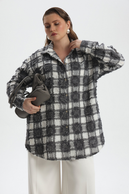 Рубашка с черной клеткой и деконструкцией