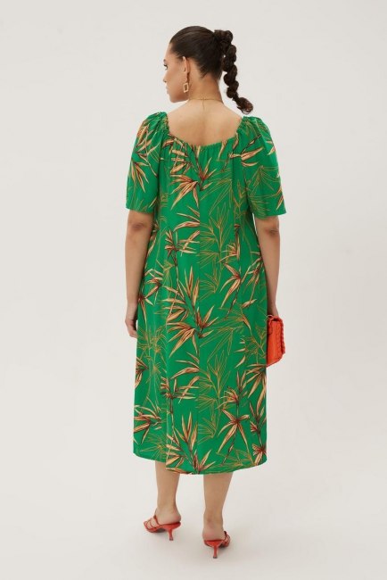 Зеленое платье с вырезом на шнуровке в стиле рустик