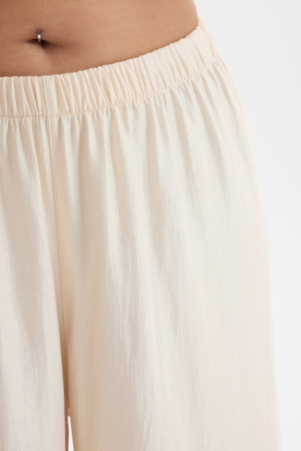 Брюки палаццо с золотым блеском – фото – Plus Size 50–64 – Моно-Стиль
