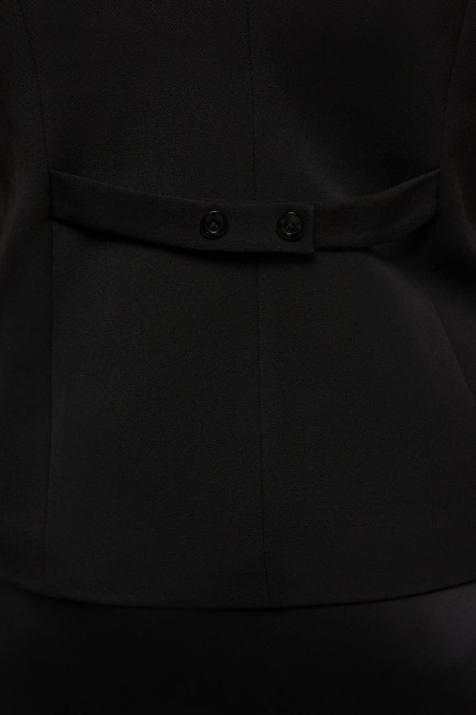 Черный женский костюмный жилет купить в магазине модной одежды больших размеров