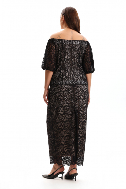 Блузка со спущенным плечом из кружева