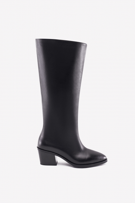 Кожаные высокие казаки с передним швом