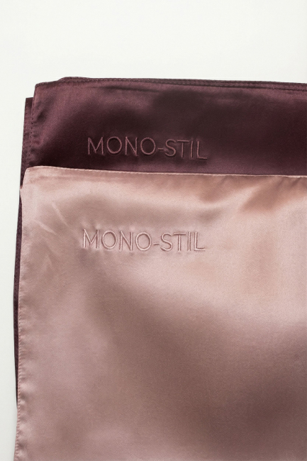 Шелковое полотенце сиреневого цвета с вышивкой