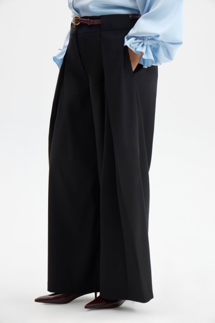 Широкие брюки с прорезной шлевкой – фото – Plus Size 50–64 – Моно-Стиль