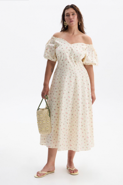 Платье со спущенным плечом из хлопка и розовым принтом – фото – Plus Size 50–64 – Моно-Стиль