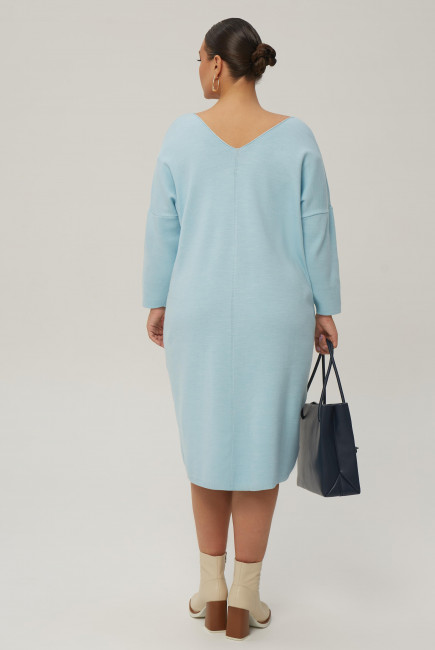 Голубое платье свитер оверсайз с треугольным вырезом заказать с доставкой большой размер