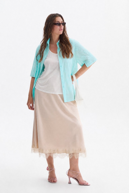Блузка голубого цвета из шитья – фото – Plus Size 50–64 – Моно-Стиль