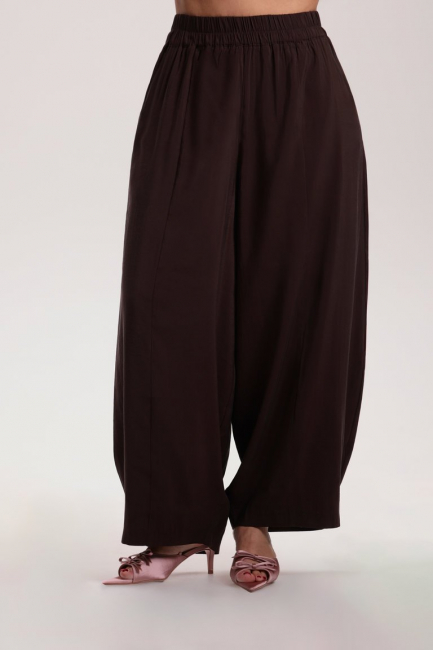 Брюки баллоны из шелка с тач эффектом – фото – Plus Size 50–64 – Моно-Стиль
