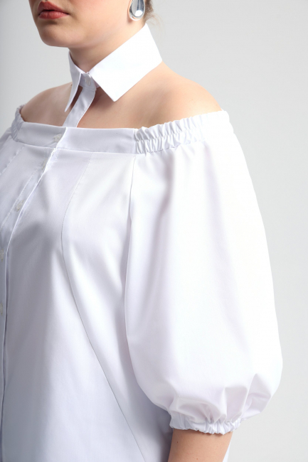 Рубашка с декольте и съемным воротником