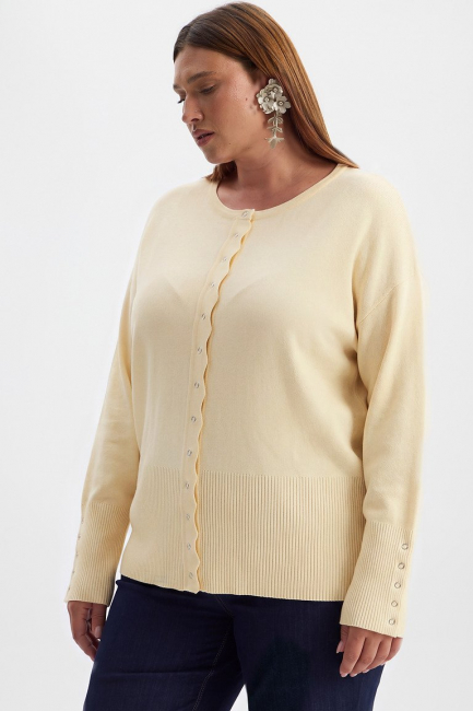 Вязаный кардиган с акцентной талией и манжетами – фото – Plus Size 50–64 – Моно-Стиль
