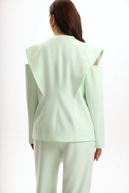 Жакет в маскулином стиле салатового цвета