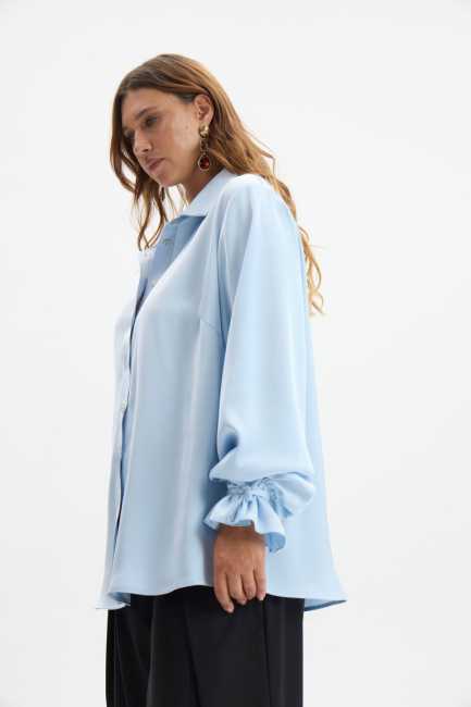 Голубая блузка из сатина – фото – Plus Size 50–64 – Моно-Стиль