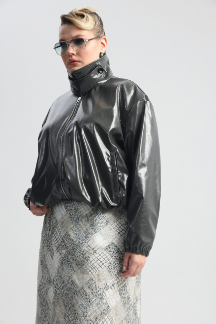 Бомбер из лаковой экокожи с кулиской