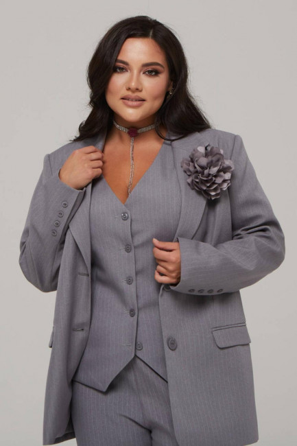 Серый однобортный приталенный пиджак в полоску купить в магазине модной одежды больших размеров 