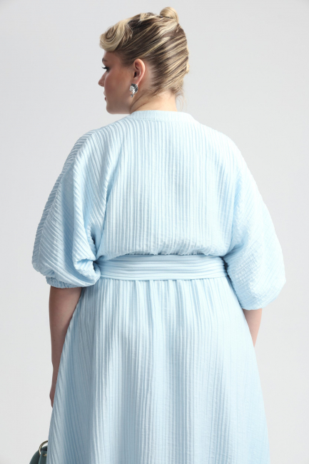 Платье жатой фактуры с цельнокроеным рукавом