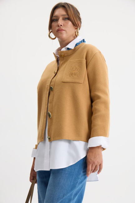 Жакет с акцентной рюшкой и карманом – фото – Plus Size 50–64 – Моно-Стиль