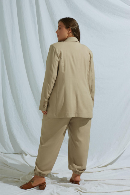 Льняной однобортный пиджак бежевого цвета купить на крупную фигуру