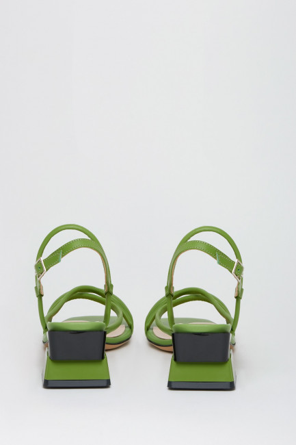 Кожаные зеленые босоножки на низком каблуке