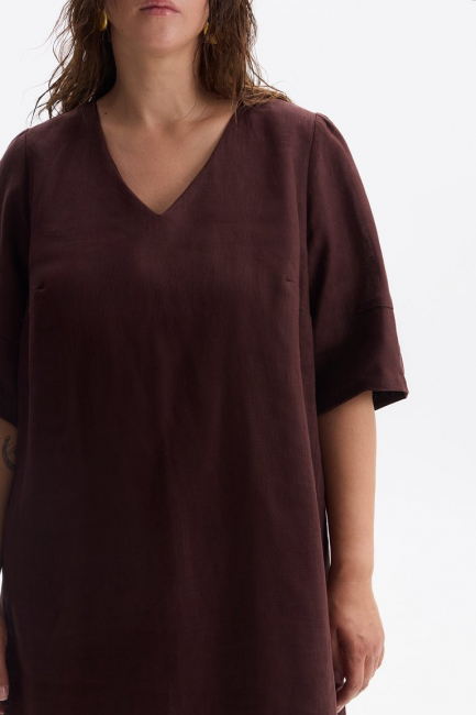 Платье изо льна на завязке сзади – фото – Plus Size 50–64 – Моно-Стиль