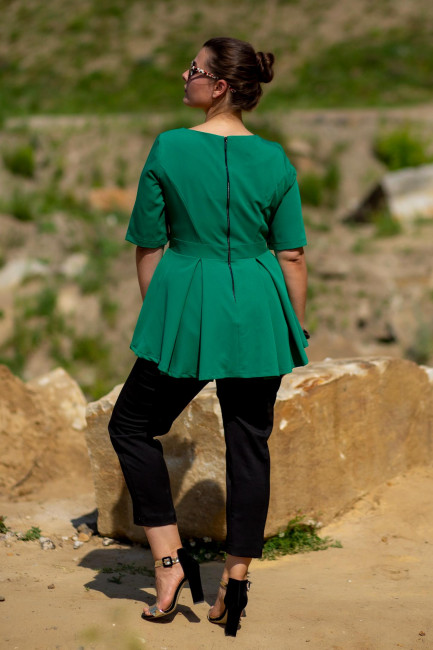 Туника с акцентной баской зеленого цвета купить  в интернет-магазине одежды больших размеров