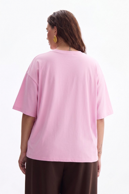 Розовая оверсайз футболка – фото – Plus Size 50–64 – Моно-Стиль