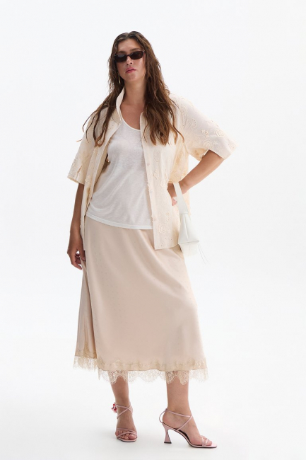 Блузка с коротким рукавом из шитья – фото – Plus Size 50–64 – Моно-Стиль