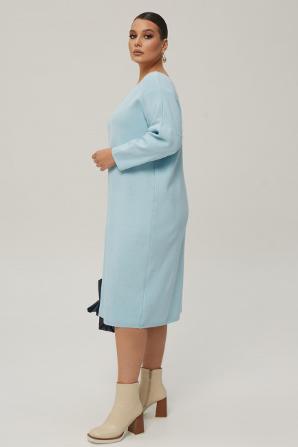 Голубое платье свитер оверсайз с треугольным вырезом заказать с доставкой большой размер