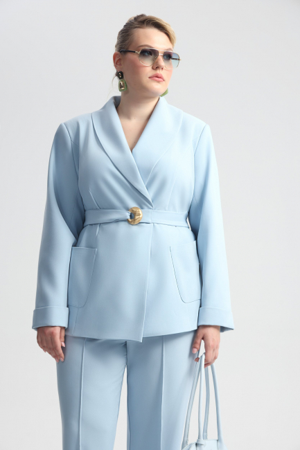 Жакет на запа́хе из костюмной ткани