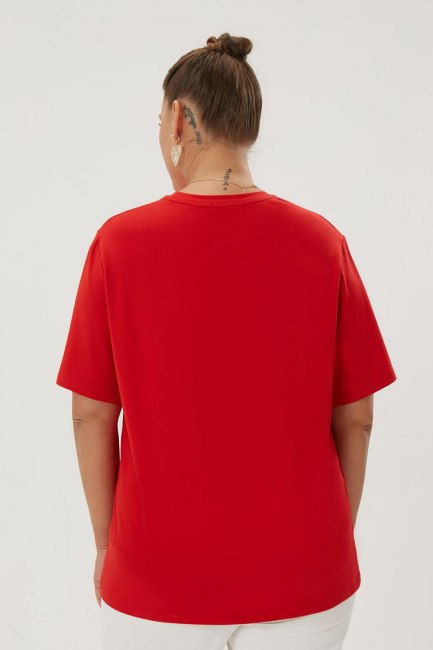 Красная футболка relaxed fit  с вышивкой