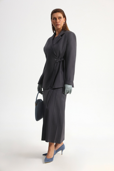 Юбка с боковыми складками и разрезом