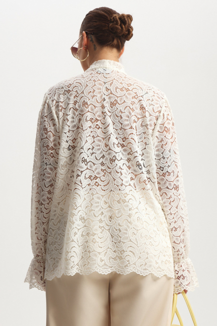 Блузка с бантом лавальер из кружева