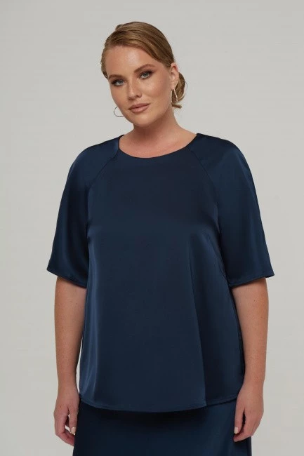 Шелковая блузка с коротким рукавом реглан синего цвета