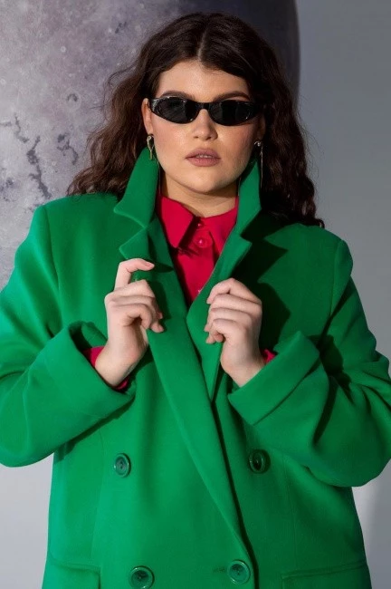 Двубортное пальто в зеленом оттенке большого размера купить онлайн на весну осень