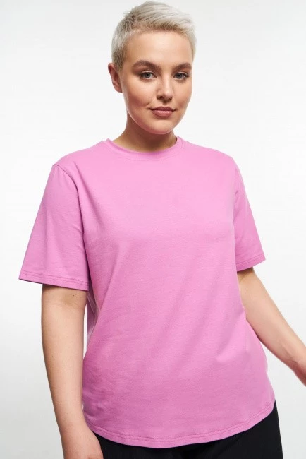 Базовая розовая футболка на фигуру плюс сайз купить онлайн в магазине женской одежды больших размеров