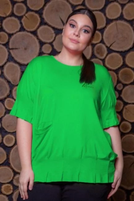 футболка оверсайз кроя с карманом в зеленом цвете  большого размера