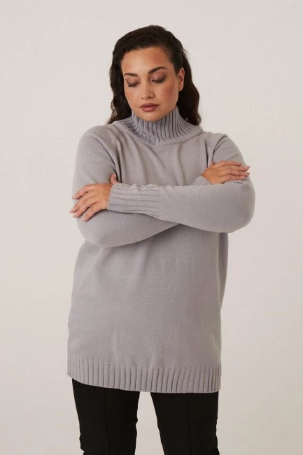 Серый свитер с воротником стойка из шерсти с кашемиром