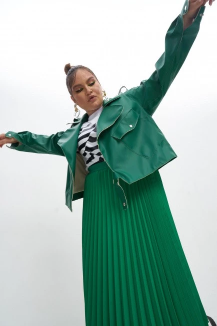 Зеленая куртка из экокожи с необработанным краем большого размера купить онлайн в интернет-магазине одежды больших размеров для женщин с доставкой 