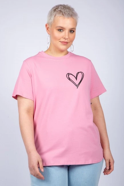 Розовая футболка с сердцем купить на фигуру плюс сайз 