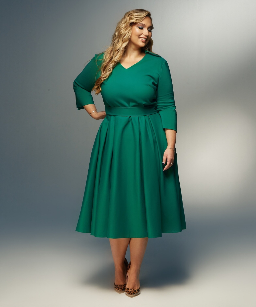 Платье с расклешенной юбкой зеленого цвета